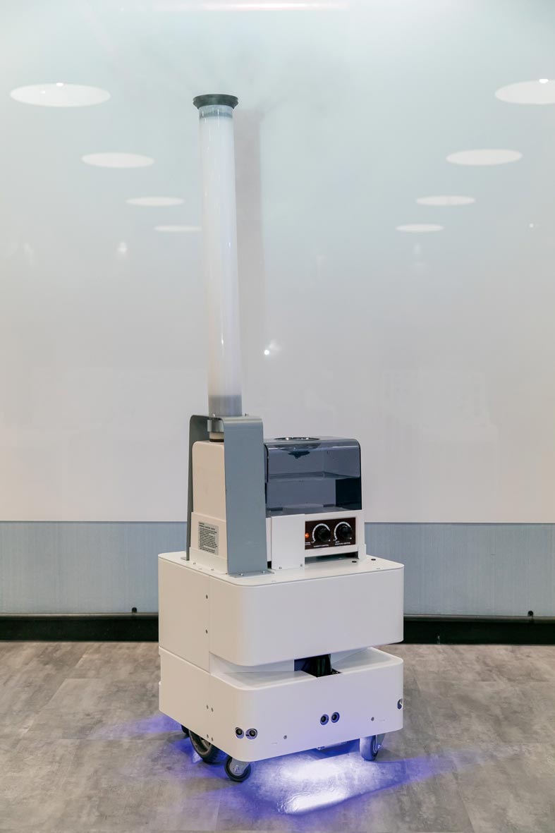 東元3日發(fā)表智慧UVC消毒防疫機器人，以3D列印技術(shù)，制作雙向360度全面向噴頭，進行大面積的噴霧消毒。圖／東元提供
